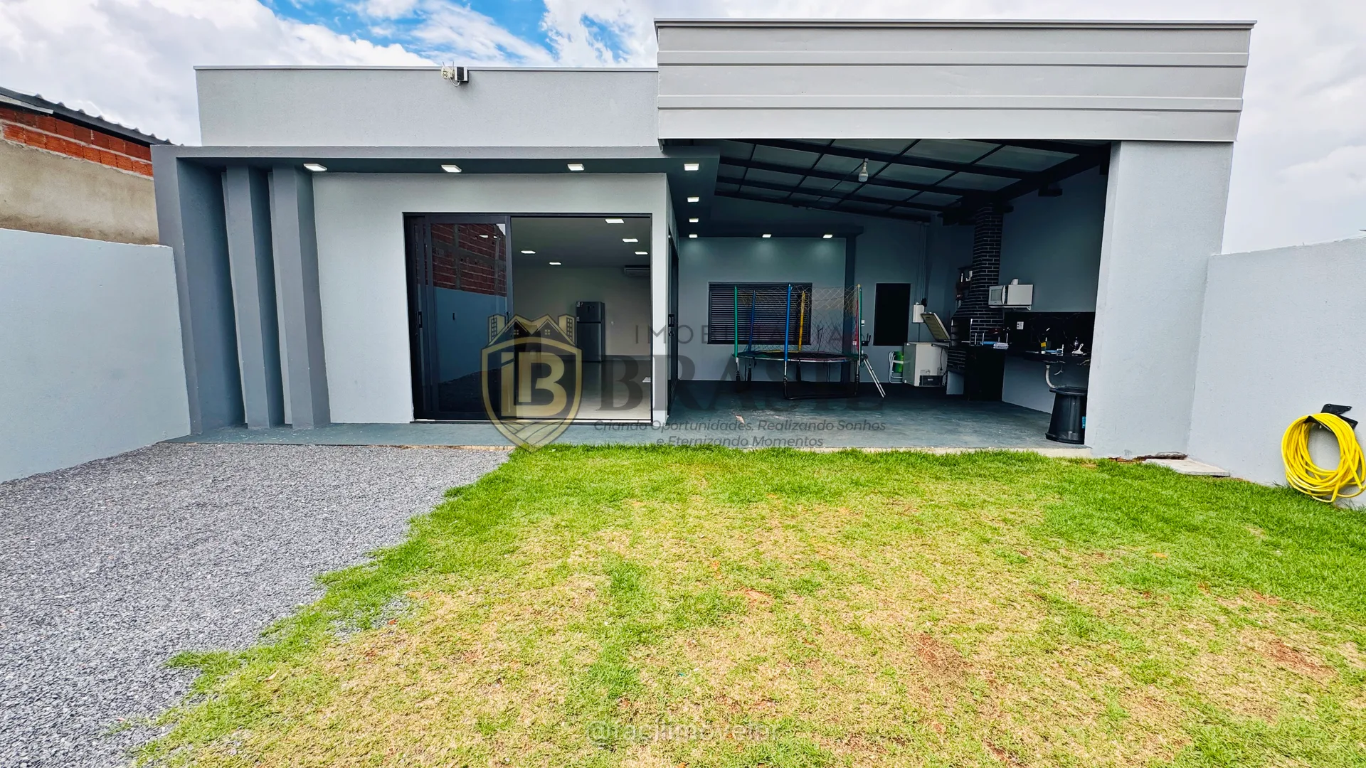 Foto principal: CASA COM SUÍTE E  EXCELENTE POTENCIAL DE AMPLIAÇÃO